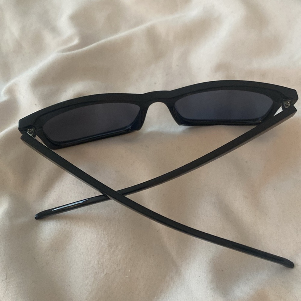 Black rectangular sunglasses - Picture 3 of 3